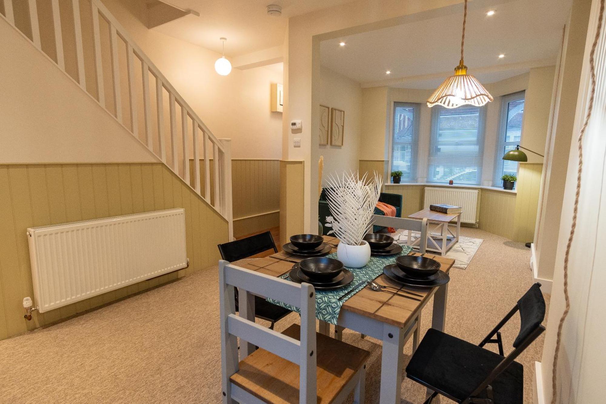 Stylish Gateway-2 Bedroom House -5 Minutes From The Beach Eastbourne Exterior foto